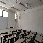 Fotografía del salón de clases 303 ubicado en el segundo piso del edificio FM1
