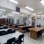 Fotografía que muestra los cubículos de estudio dentro de la Biblioteca ubicada en el edificio FM2