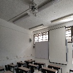 Fotografía del salón de clases 302 ubicado en el segundo nivel edificio FM1