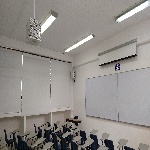 Fotografía del salón de clases 301B ubicado en el segundo nivel del edificio FM2