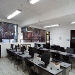 Fotografía del laboratorio de cómputo de Acceso Libre para los estudiantes