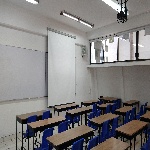 Fotografía del salón de clases 102 ubicado en la planta baja del edificio FM4